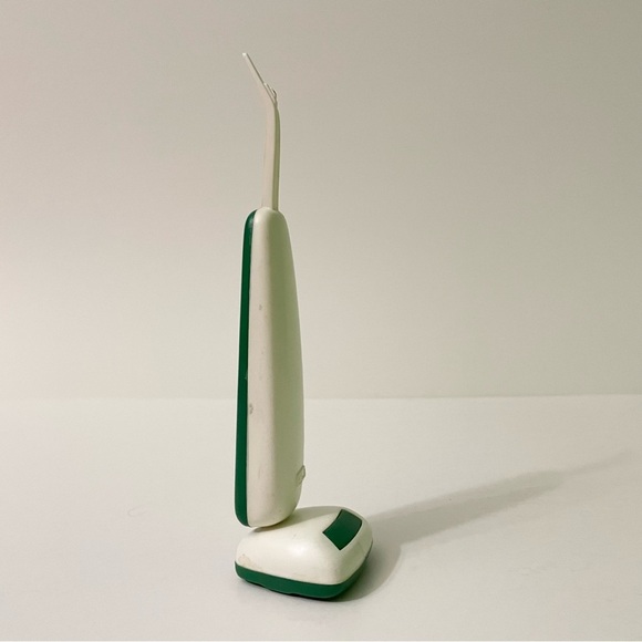 Vintage Sindy Pedigree Vacuum Cleaner and Garbage Can Doll Accessories - Picture 5 of 16